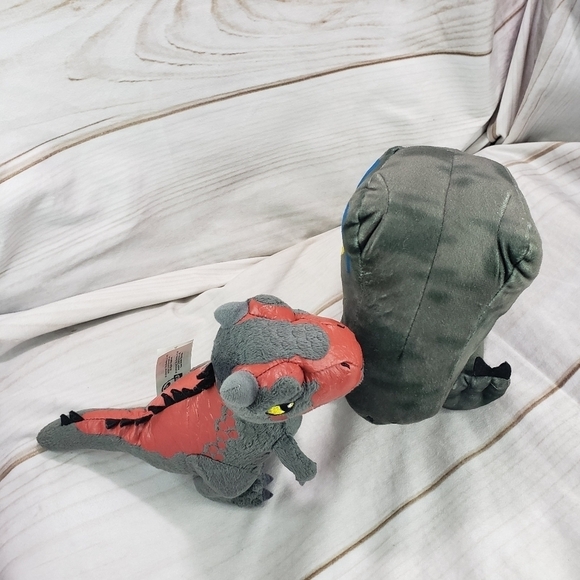 Jurassic World Raptor & Carnotaurus Dinosaur Plush Stuffed Set Of 2 Gray 2022 - Picture 4 of 11